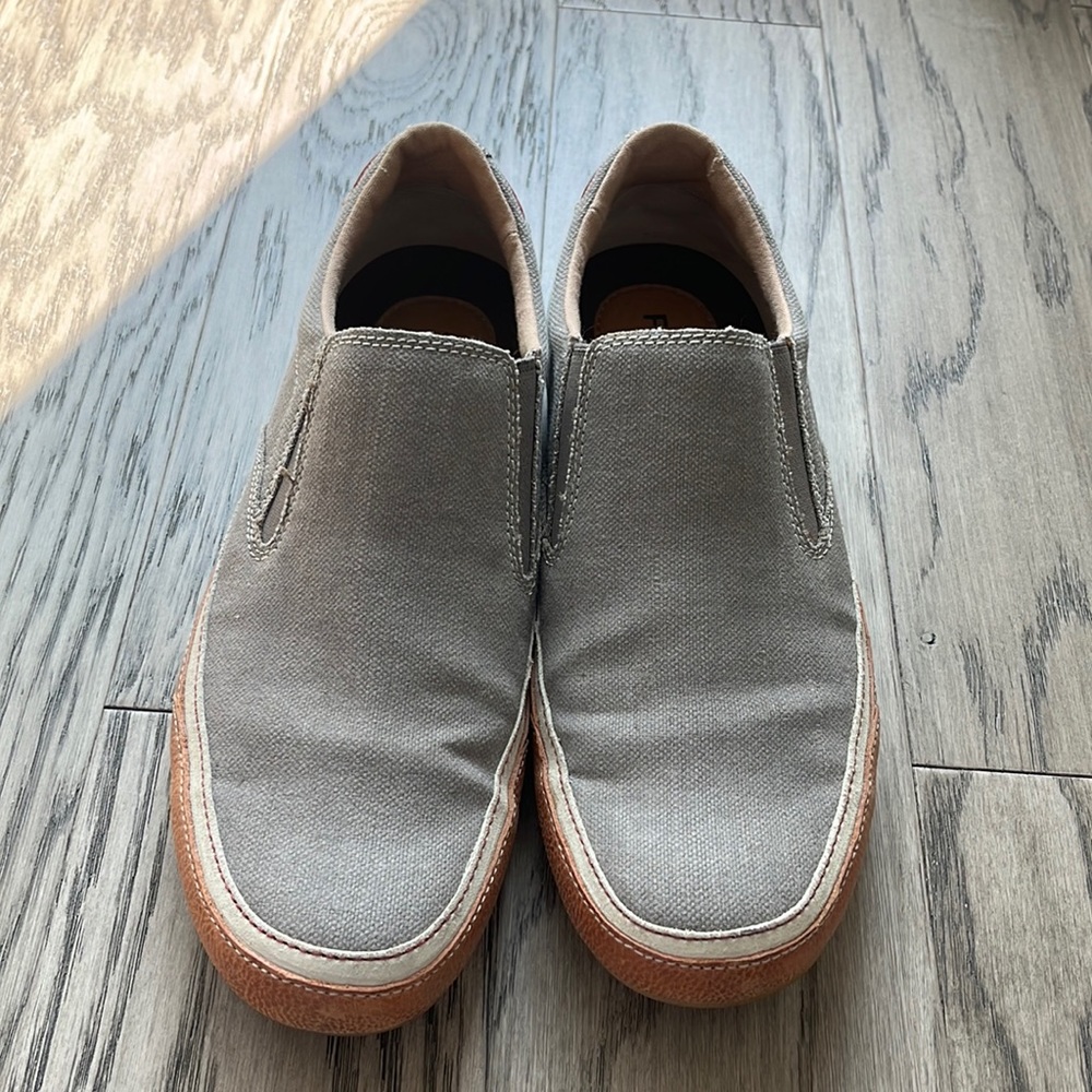 Fossil Mens slip on canvas sneakers size 10, euro 43